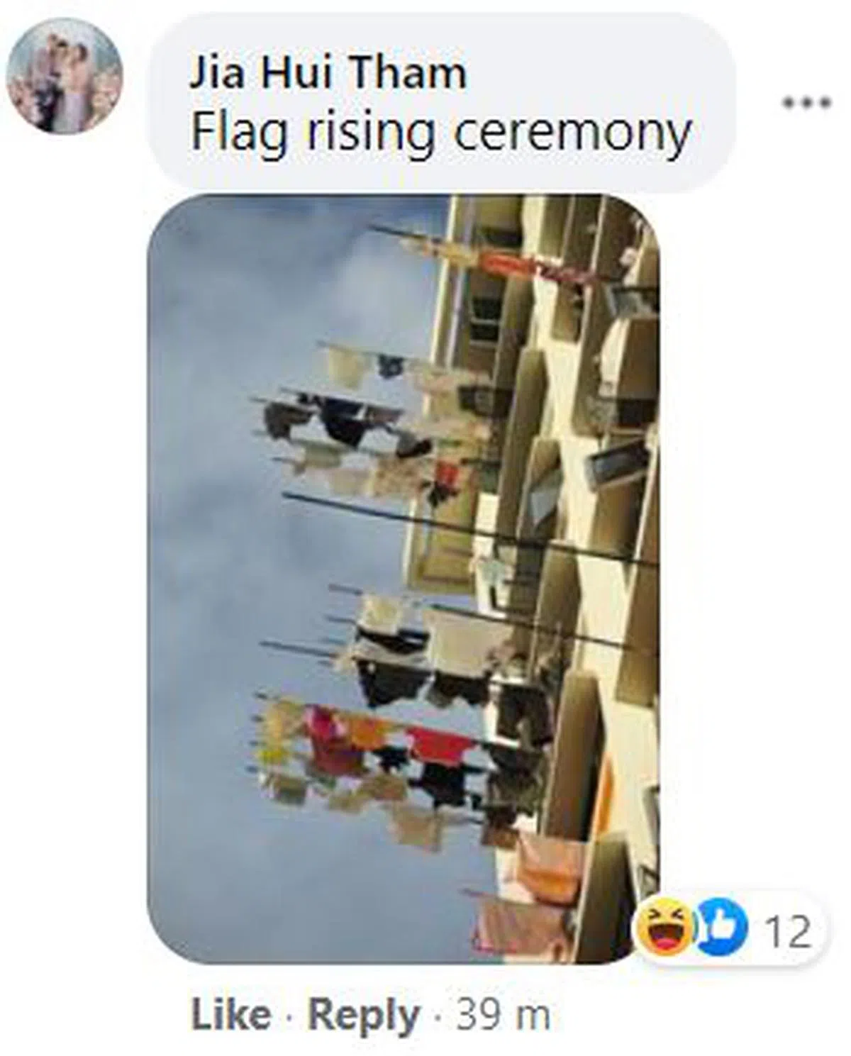  升旗典礼。（图：组屋外的晒衣场景） 