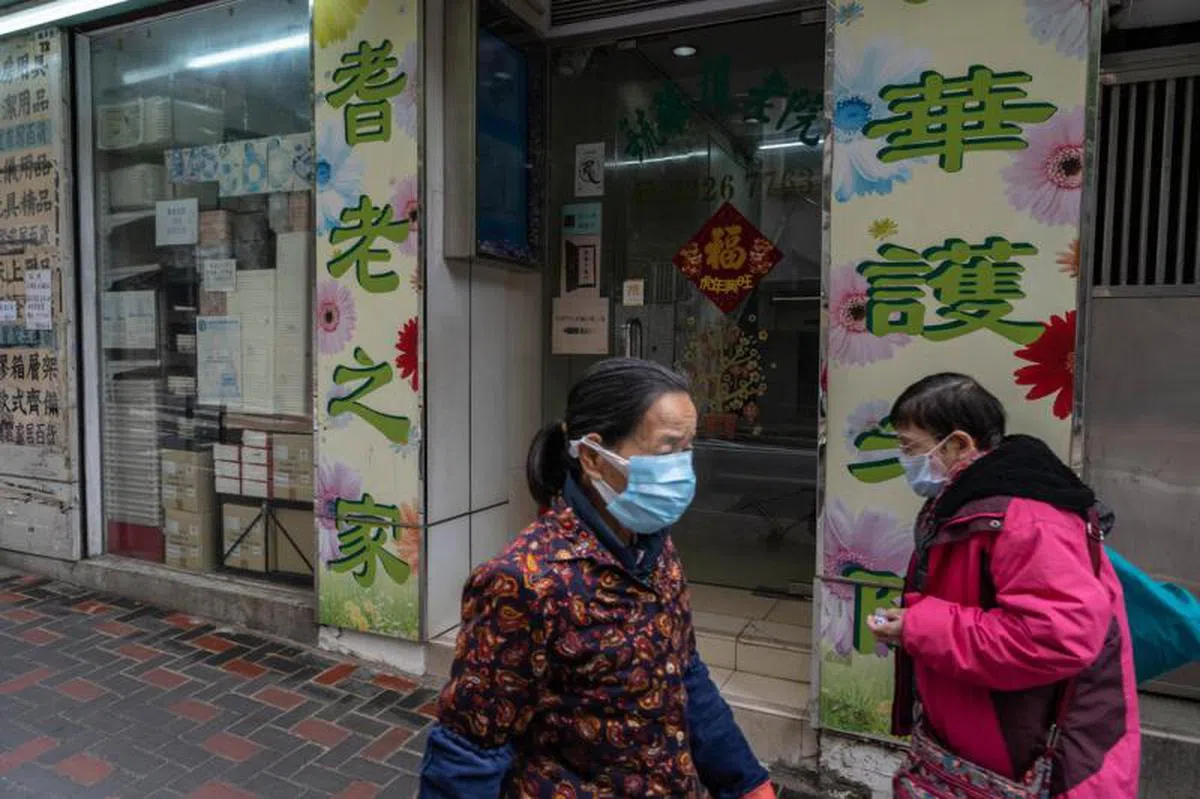 疫苗接种率偏低的疗养院是香港第五波疫情的热区。（纽约时报）