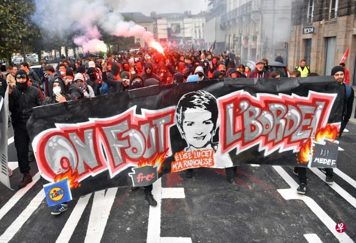  法国公务员举行全国罢工，抗议总统马克龙计划推出的经济改革。（联合早报） 