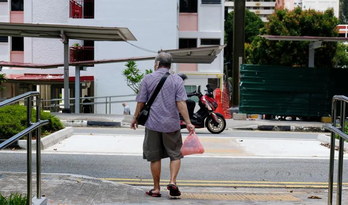 本地人普遍会称呼年长者为uncle auntie，但在某些情况下，有的人或许会觉得被叫老了。（联合早报）