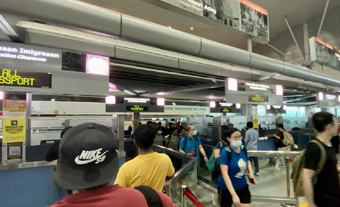马国移民局上周无预警宣布，所有旅客须事先填写并提交入境卡。（联合早报）