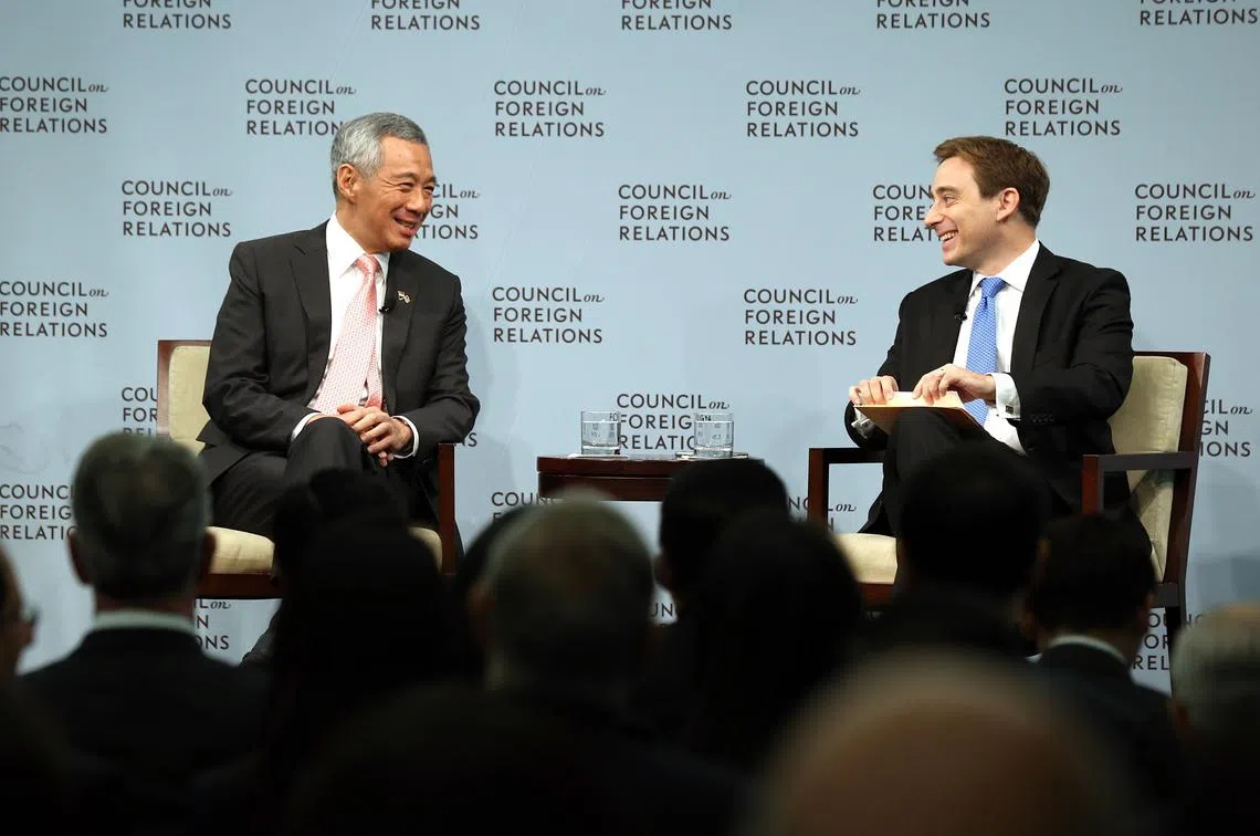 李显龙25日中午在美国智库外交关系理事会就“亚太战略挑战与机会”与美国新生代中国问题专家欧逸文对话。（海峡时报）