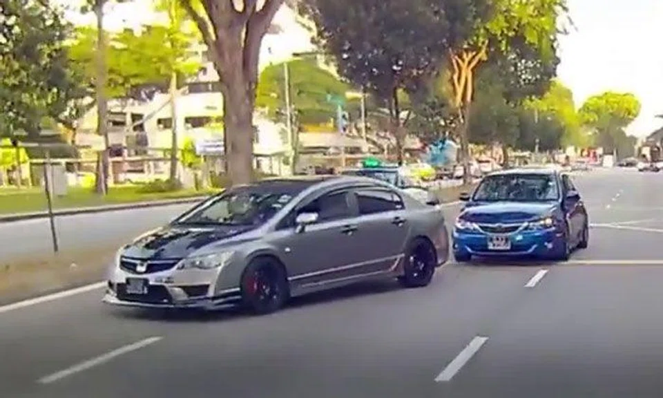 Honda driver stops car and blocks traffic after cabby cuts him off along Lavender Street