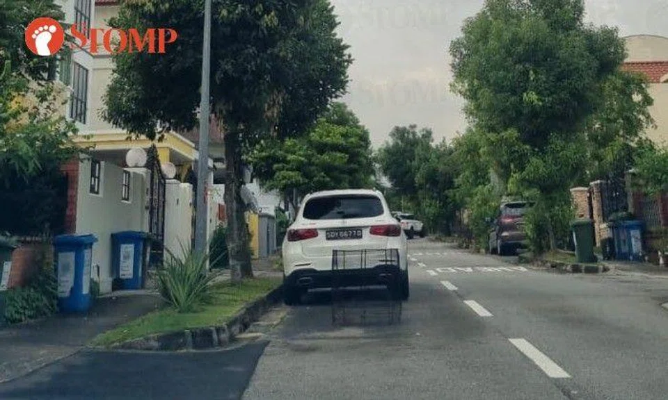A Stomper shared photos of a cage-like object on the side of the road behind a white Mercedes-Benz parked at Jalan Salang in Sembawang.