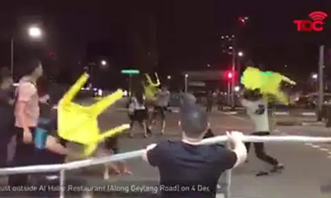 5 arrested after men use chairs to hit one another in Geylang brawl