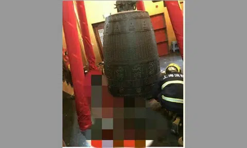 Giant bell falls at Shanghai temple, one woman severely injured