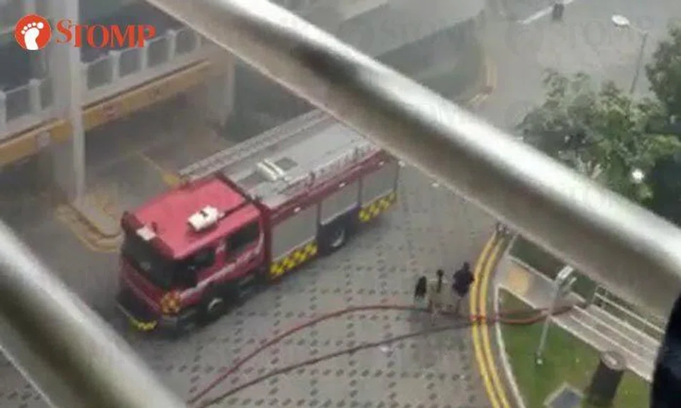 Fire involving vehicle's engine compartment breaks out in Yishun