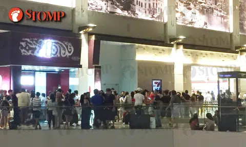 Snaking queue at MBS as people try to grab the last Gong Cha