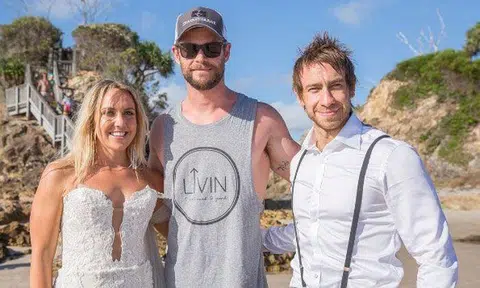 Chris Hemsworth steals all the attention after crashing couple's wedding photoshoot