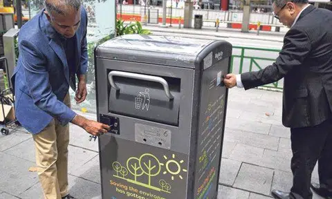 Free Wi-Fi at Orchard Rd 'smart' bins