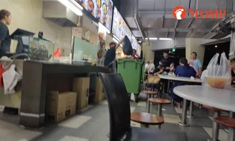 Diner disgusted by garbage being collected in hawker centre while people are eating nearby