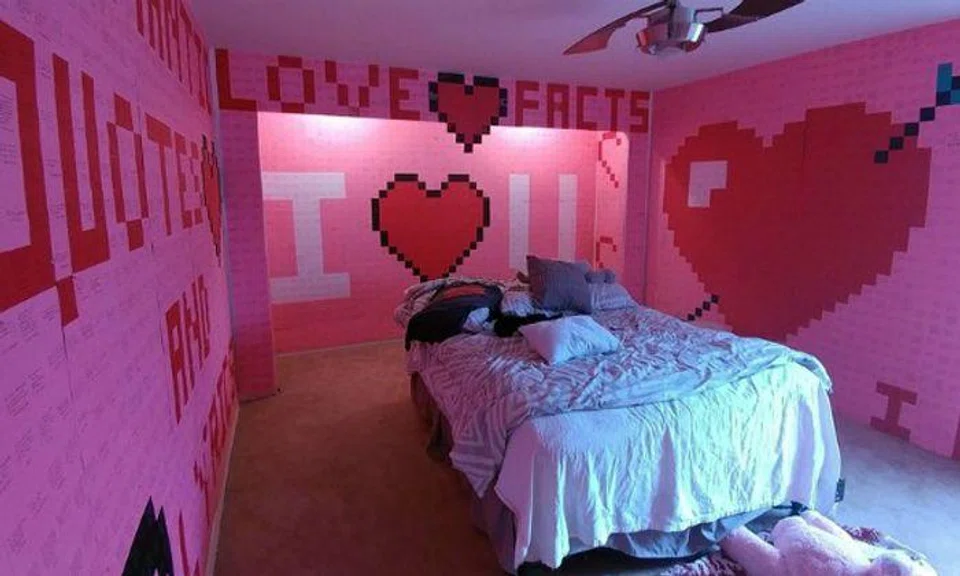 Guy covers bedroom with 7,000 post-it notes for wife -- all with handwritten notes on them