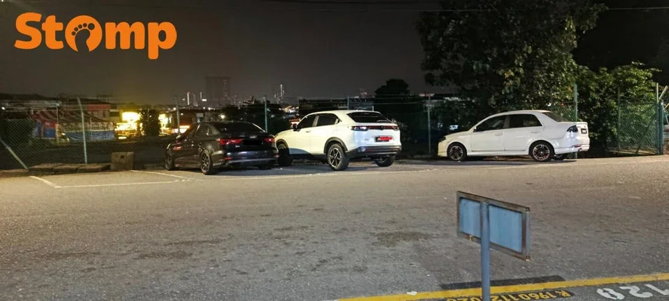 Malaysian motorist waits for Singapore Audi driver, collision
