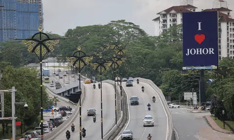 On Oct 21, Malaysian media reported that there were 3,910 writs of summons issued across three locations in Johor Bahru.