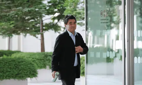 The victim testified that Ken Lim, a former Singapore Idol judge, made suggestive comments and molested her during a work-related interview, including touching her chest while kissing her. 