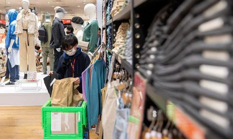 4 foreign students say they were threatened into shoplifting over $1.7k worth of clothes from Uniqlo