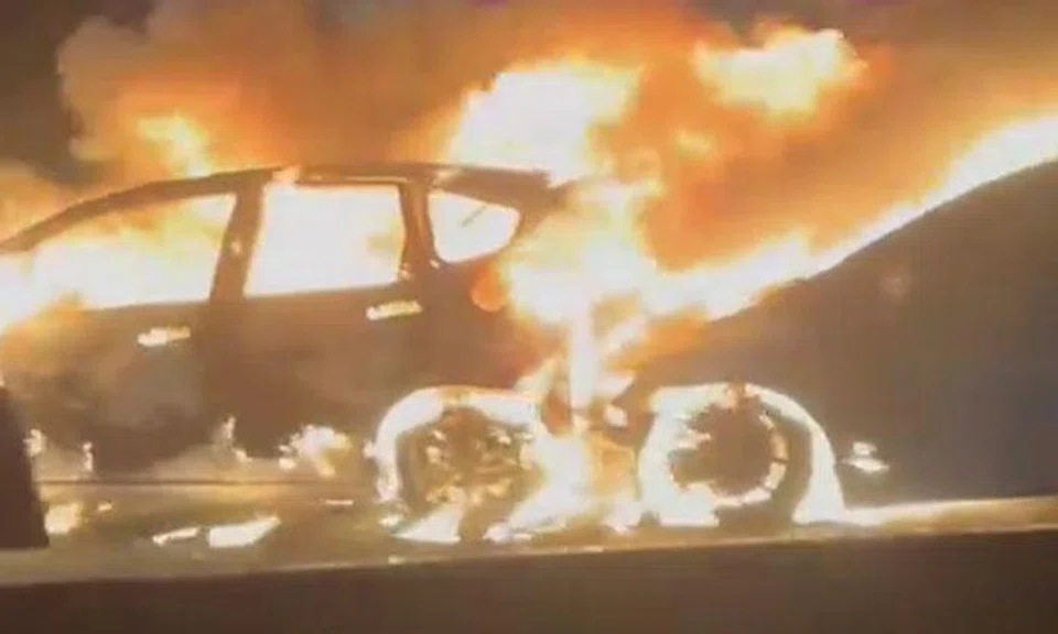 Flames engulf two cars after six-vehicle accident on PIE