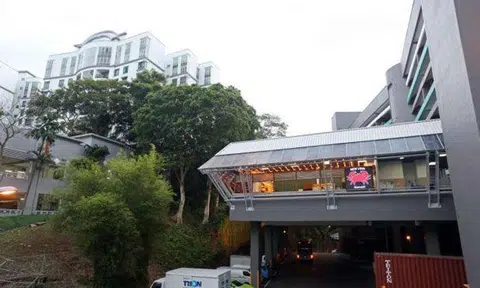 New Ubin Seafood at Lam Soon Industrial Building in Hillview Avenue has installed exhaust filters and put up deodorising UV lamps to try to reduce cooking fumes. Photo: The Straits Times