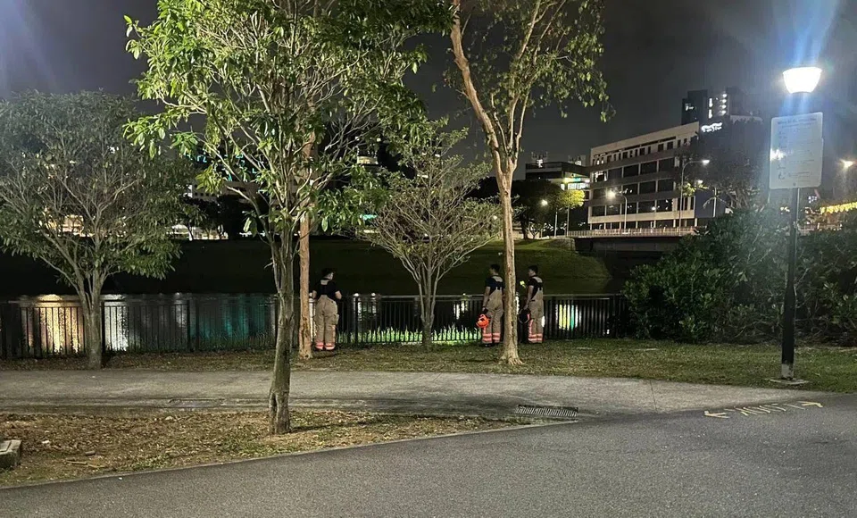 Three SCDF officers were seen at the Kallang River at about 9.30pm and were using their torches to scan the water surface there. ST PHOTO: ZAIHAN MOHAMED YUSOF