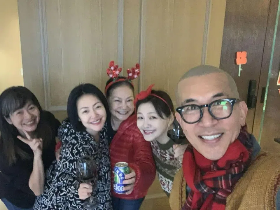Madam Huang Chun-mei (centre) with (from right) her son-in-law Koo Jun-yup, late daughter Barbie Hsu, youngest daughter Dee Hsu and eldest daughter Hsu Shi-hsien.