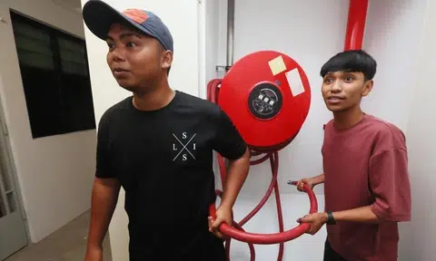 Brothers rush to save Yishun flat after mattress catches fire, battle flames with hosereel