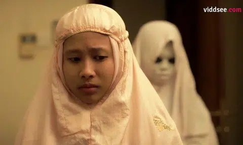 Student stays behind at school dorm while her friends return home -- but she's not completely alone