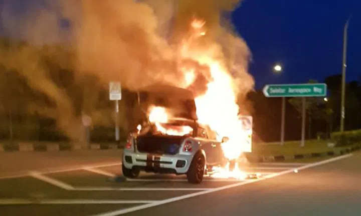 Car catches fire near Seletar Aerospace Way | STOMP
