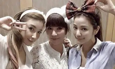 Here's a photo of a mum and her daughters, try guessing who is who