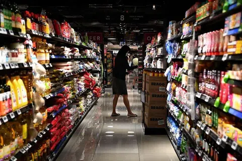 Consumers here could see new Giant and Cold Storage outlets opening up in fresh locations over the next one year.