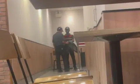 According to TikTok user "Izwan Delex", who posted the video on Thursday (Sept 15), the incident occurred at the Burger King outlet in ESR BizPark at Chai Chee on Tuesday night at 10pm.