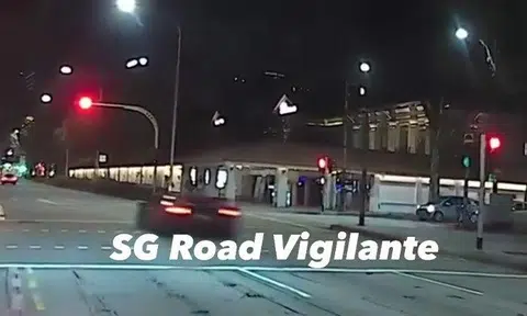 'Speeding' Lambo runs red light at North Bridge Road junction