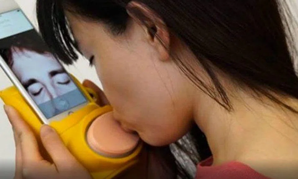 Long distance relationship? This gadgets allows you to send kisses to your lover