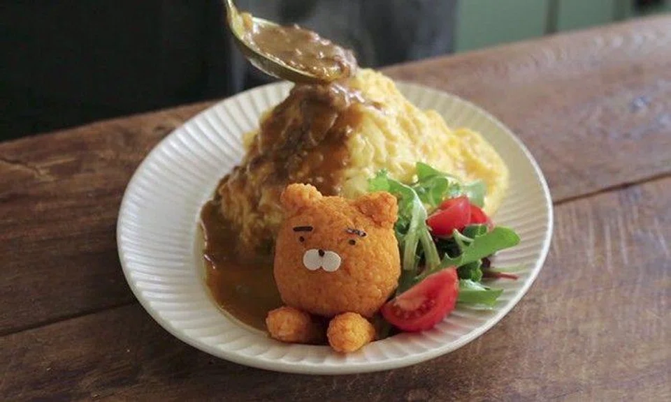 Can you bear to eat this adorable curry omurice?