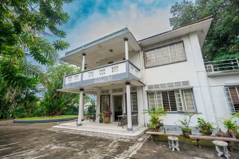 Green Bus Company owners selling Dunearn Road bungalow for $60 million