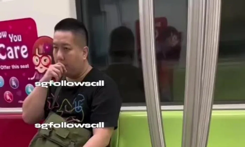 A video of the man using an e-vaporiser was posted online by Sgfollowsall 