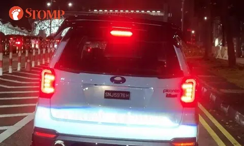 S'pore-registered car spotted with 'so small' number plate at Woodlands Checkpoint