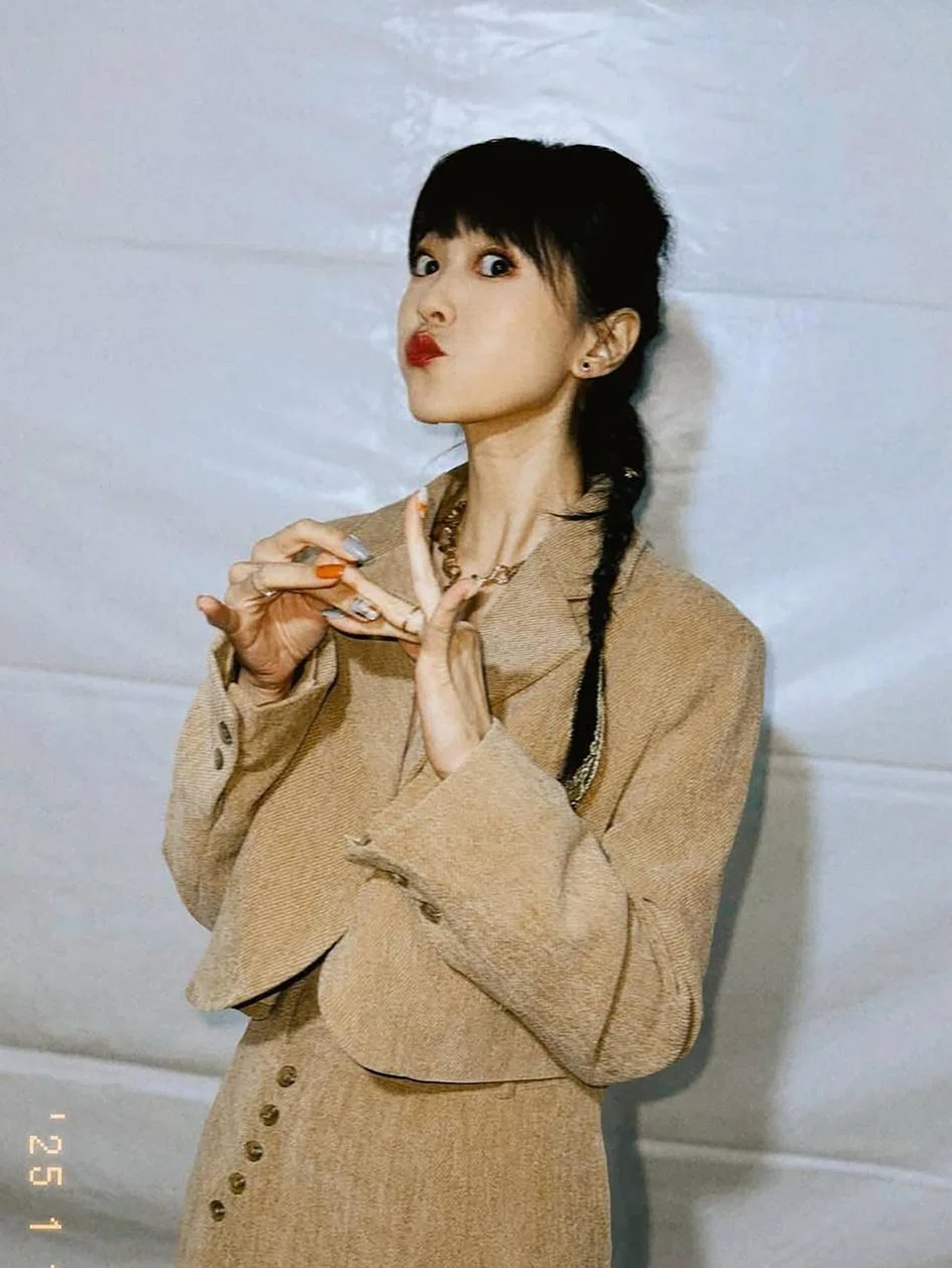 Olivia Tsao sings mainly in Taiwanese Hokkien and is better known as Tsao Ya-wen.