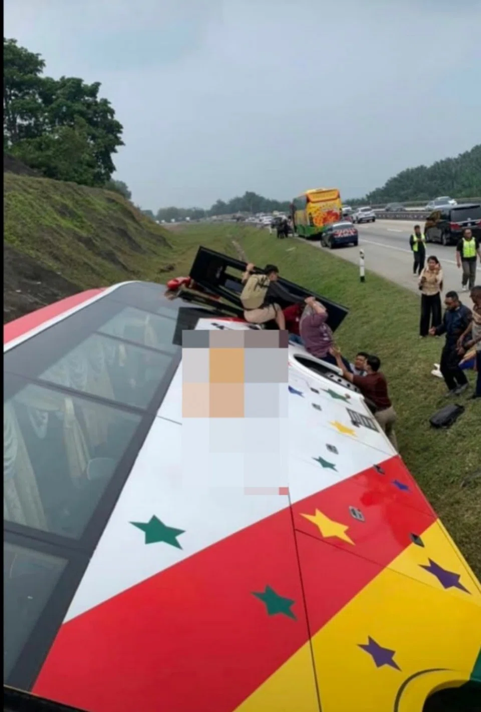 bus accident, Johor, human ladder