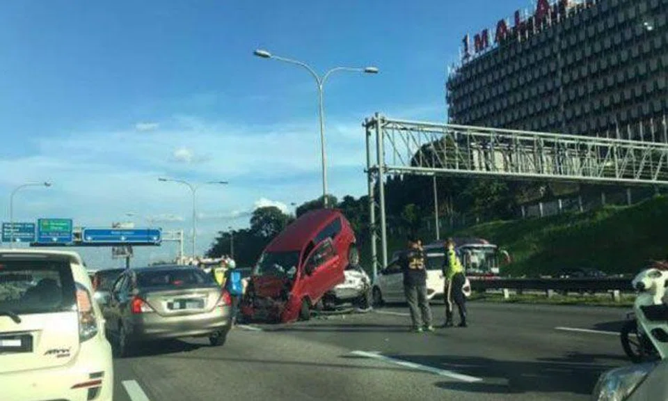 Another bus accident? Bus rams into 5 cars on Malaysia's Federal Highway