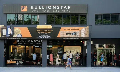 M'sian woman, 73, loitering outside gold dealer at New Bridge Road arrested after staff called cops