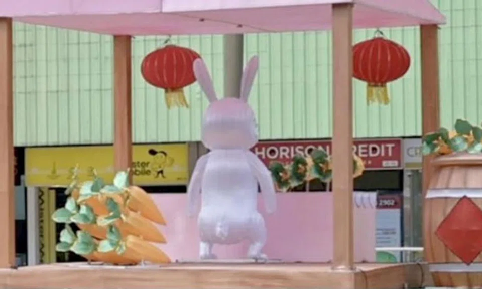 Some netizens feel a large rabbit figurine standing on a stage looks a tad awkward.PHOTOS: 8WORLD