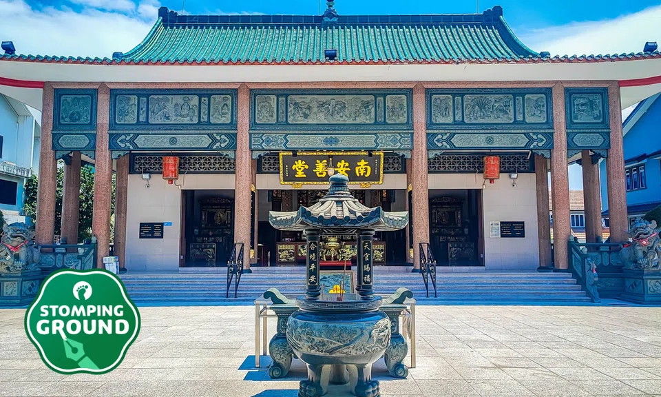 Temple etiquette and respectful behaviour
