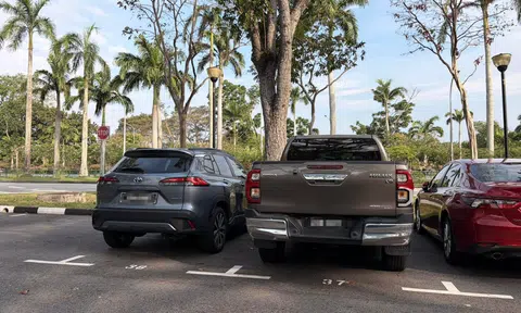 Netizen claims M'sian vehicle owners used free carpark at ECP before heading to airport: 'Thanks for sharing the trick'