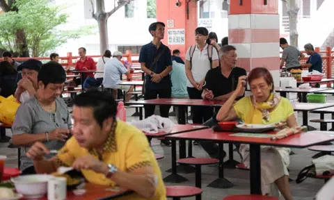 Man, 80, in Chinatown warned by NEA for not returning tray: 'I had impression there was no need'