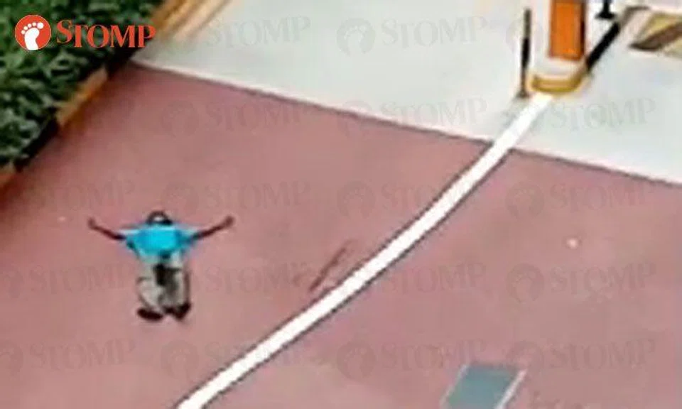 Man lies down in middle of road, blocking Buangkok carpark exit