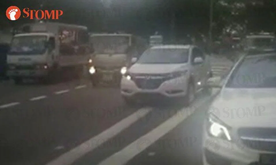 Driver of Honda Vezel SLG2037C cuts across chevron markings to transit onto PIE