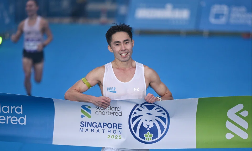 Long-distance runner Soh Rui Yong said in a post that "fat and unhealthy" former Olympic athletes lack discipline.