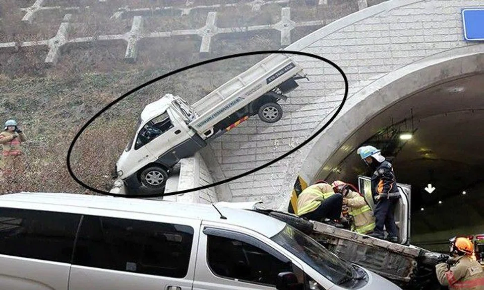 You won't believe how this truck ended up above the tunnel