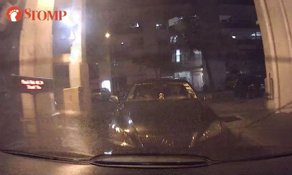 'Cheapo' Lexus driver tailgates other car out of Jurong West carpark to avoid paying parking fee