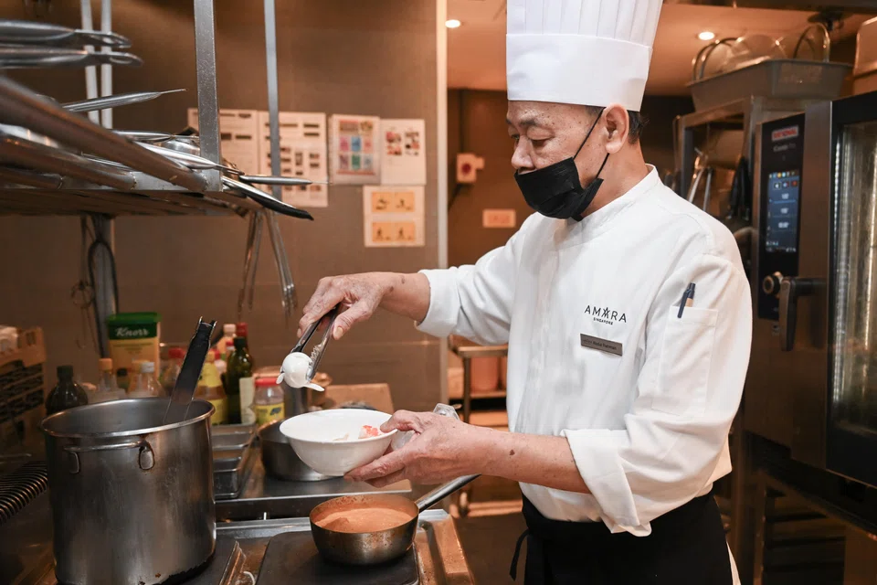 Why this 85-year-old waiter does not want to retire